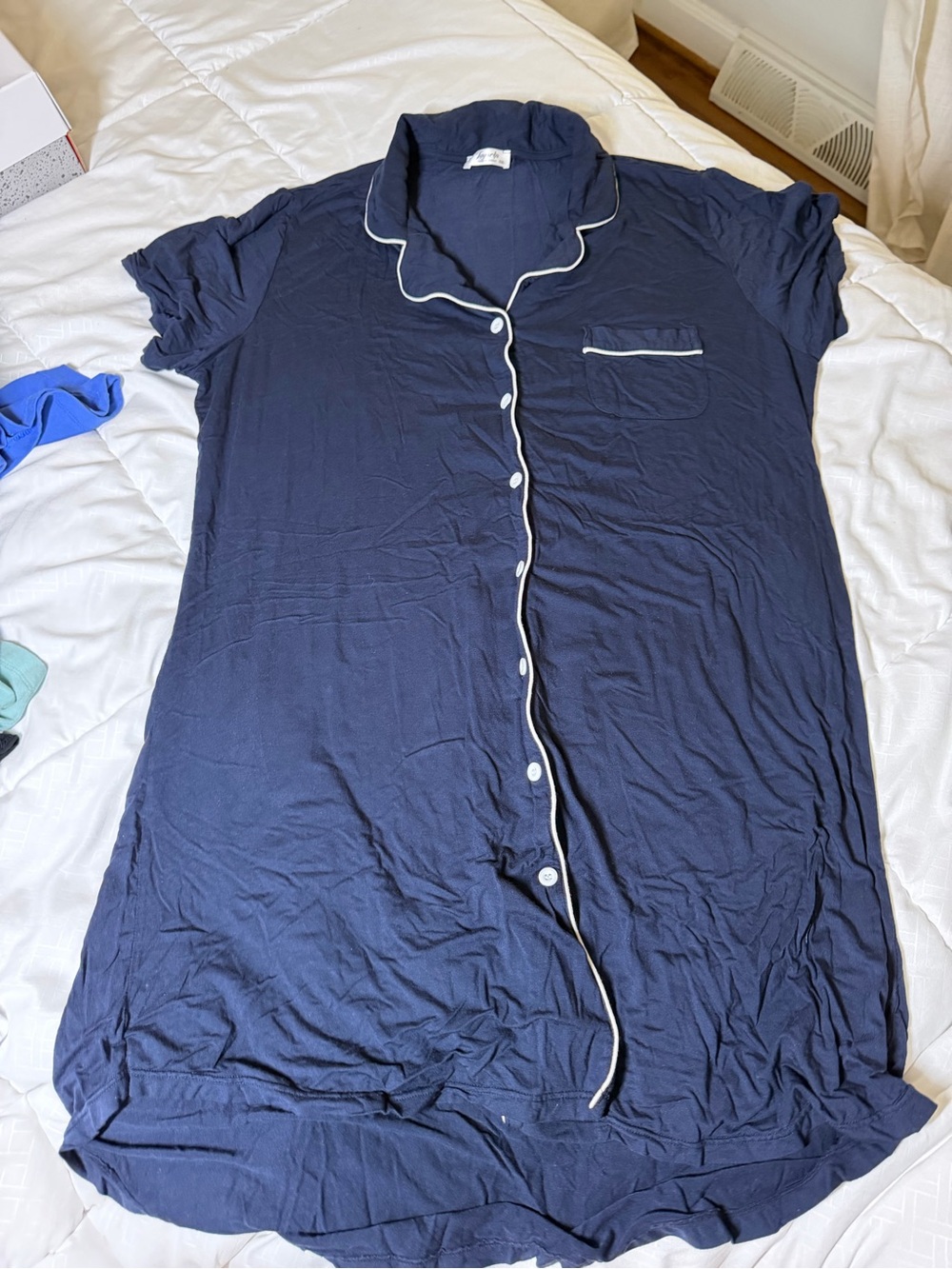 Classic Navy Short-Sleeve Women’s Nightshirt with Contrast Piping